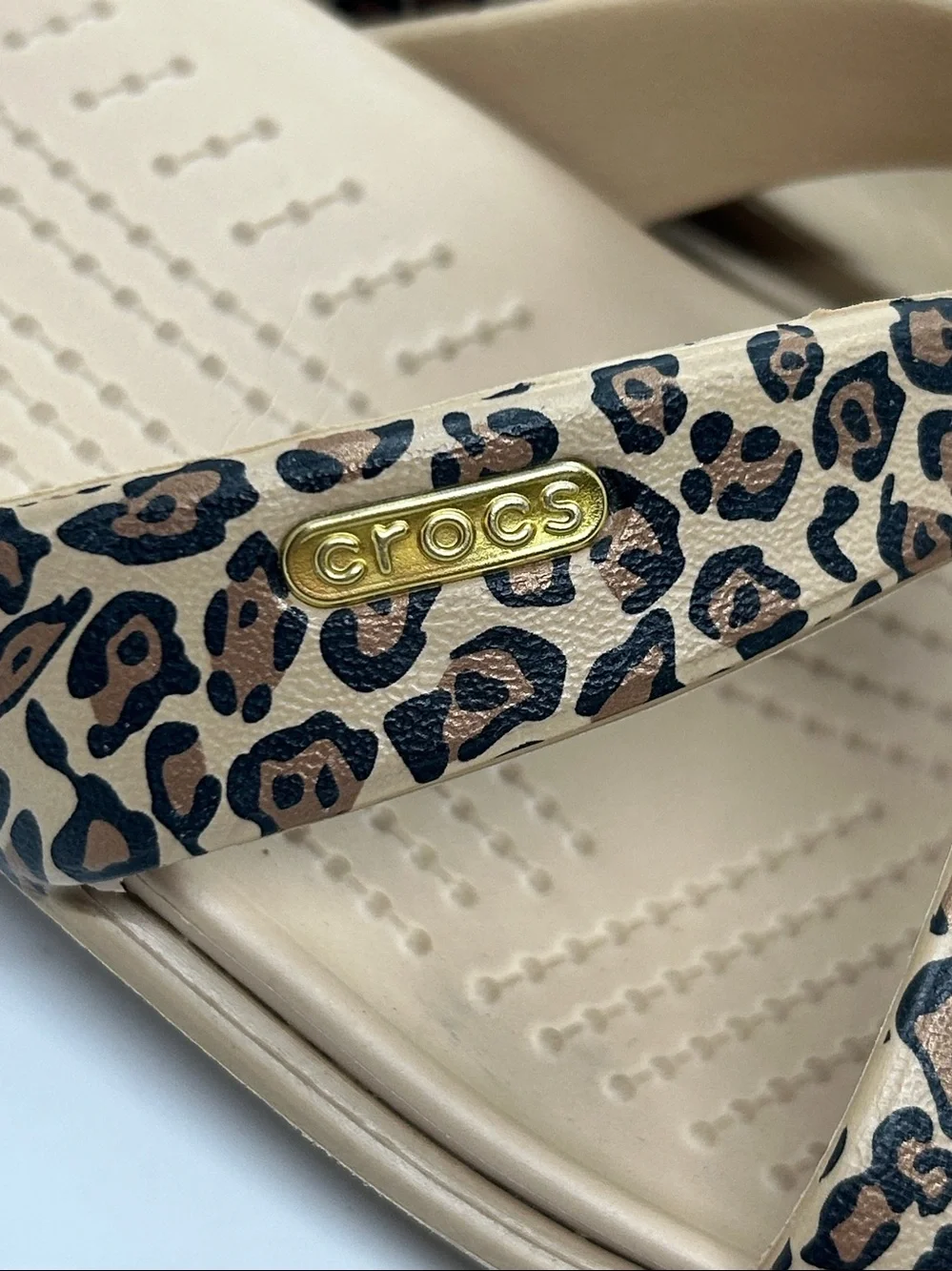 Crocs Sandals Women Sz 8 Leopard Cheetah Print Wedge Strappy Slides Animal Print - Picture 10 of 15